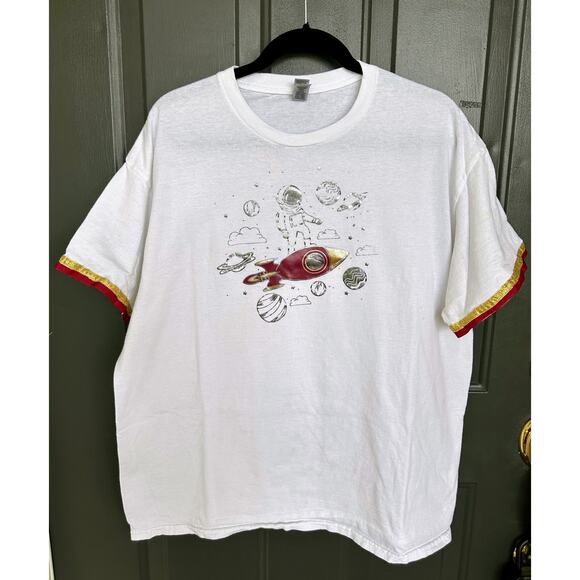 Unisex White T-Shirt with Astronaut Print and Patches in the Back Size XL - Picture 1 of 7